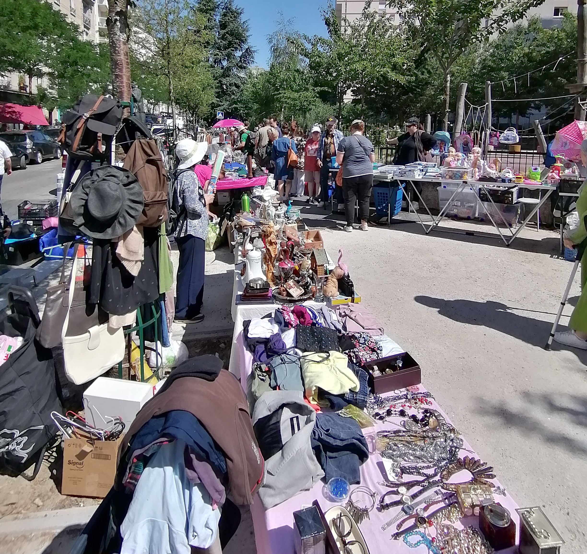 Vide-grenier à Paris